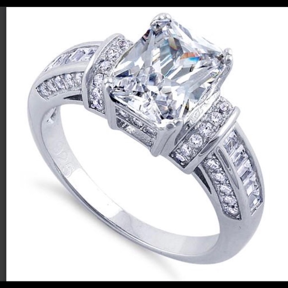 ⬇️HP🎊 Sterling Silver Clear Emerald Cut CZ Ring - Picture 7 of 8